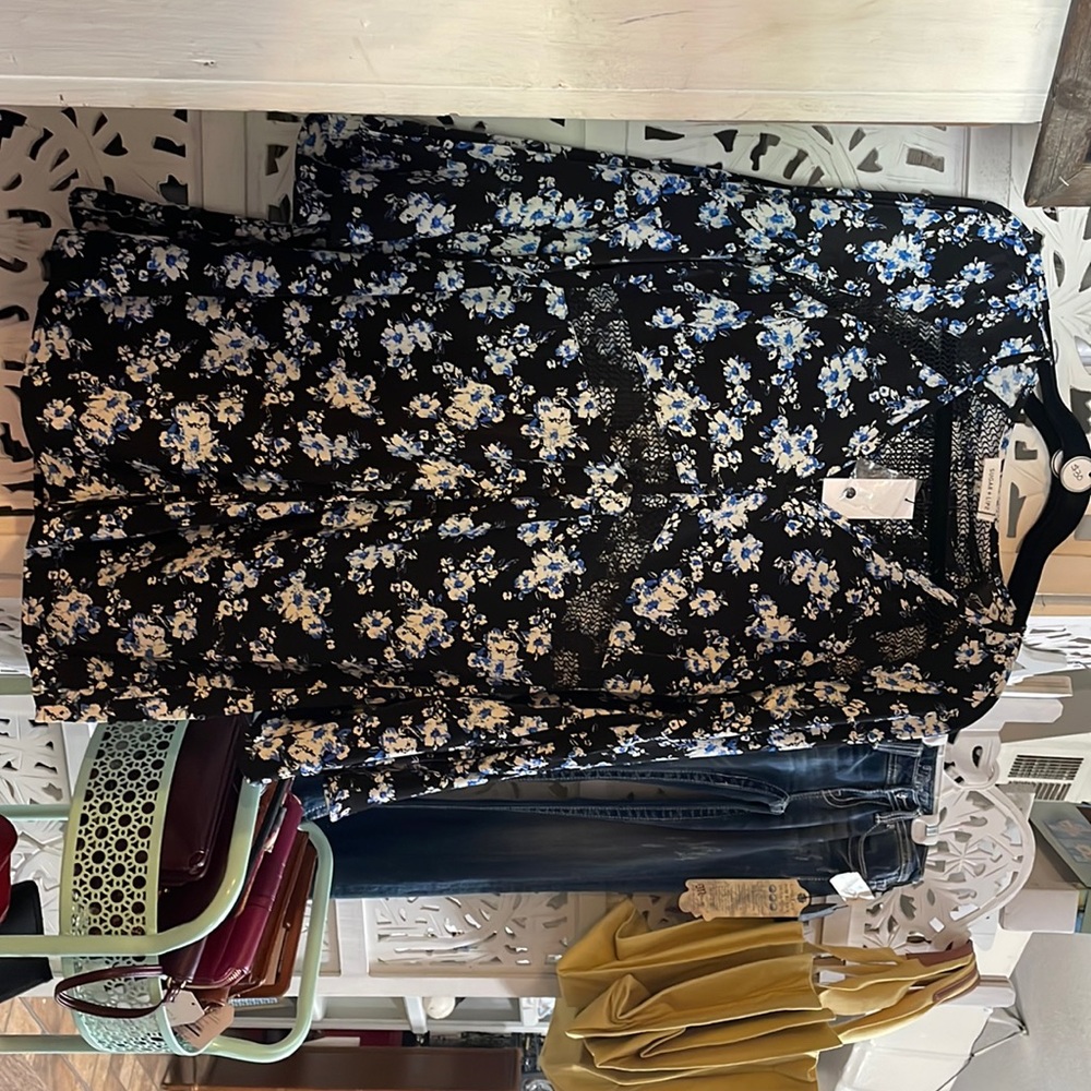 Step out in style in this gorgeous dress by Sugar+lips multiple sizes